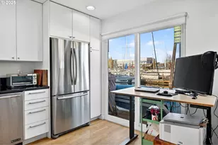 173 NE Bridgeton Rd, Portland, OR 97211 - Photo 8