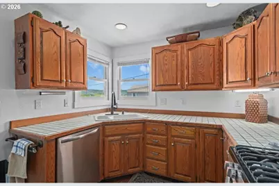 406 W C St, Rainier, OR 97048 - Photo 14