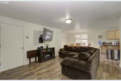 1138 W 29th St, Vancouver, WA 98660 - Photo 2
