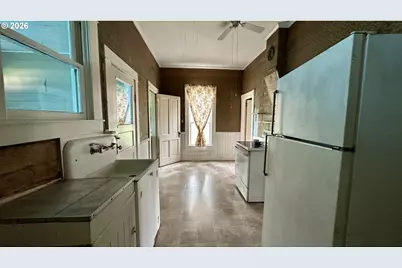 955 B St, Fossil, OR 97830 - Photo 12