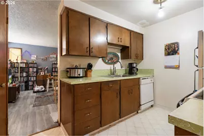 220 SE 28th Ave, Hillsboro, OR 97123 - Photo 6