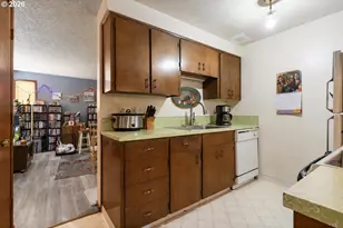 220 SE 28th Ave, Hillsboro, OR 97123 - Photo 6