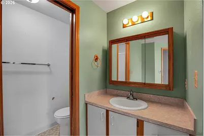 760 SE 139th Ave, Portland, OR 97233 - Photo 32