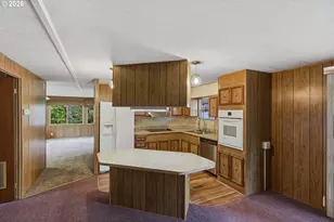690 Village Pines Dr, Coos Bay, OR 97420 - Photo 16
