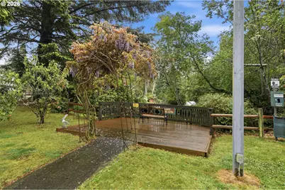 690 Village Pines Dr, Coos Bay, OR 97420 - Photo 38