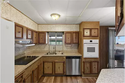 690 Village Pines Dr, Coos Bay, OR 97420 - Photo 18