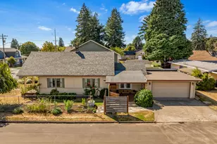 1235 C St, Washougal, WA 98671 - Photo 2