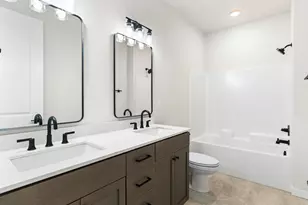 7560 N Emerald Ave, Portland, OR 97217 - Photo 22