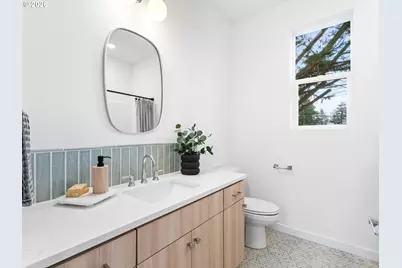 7560 N Emerald Ave, Portland, OR 97217 - Photo 16