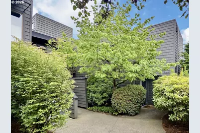 5758 S Riverpoint Ln, Portland, OR 97239 - Photo 2