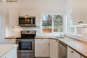 61142 Brookhollow Dr, Bend, OR 97702 - Photo 8