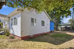 8233 NE Going Pl, Portland, OR 97220 - Photo 26