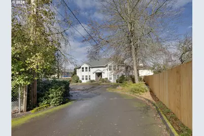 8913 SE Rhone St, Portland, OR 97266 - Photo 2