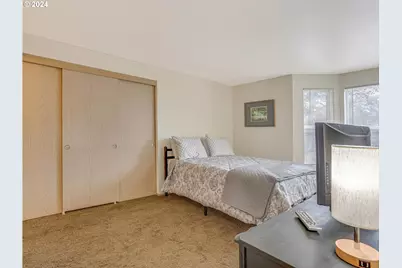 8913 SE Rhone St, Portland, OR 97266 - Photo 28