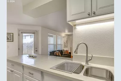 8913 SE Rhone St, Portland, OR 97266 - Photo 14