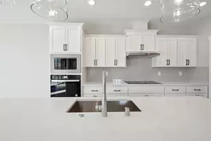 135 E Airedale Ave, La Center, WA 98629 - Photo 8