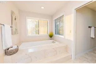 16121 NE San Rafael St, Portland, OR 97230 - Photo 26