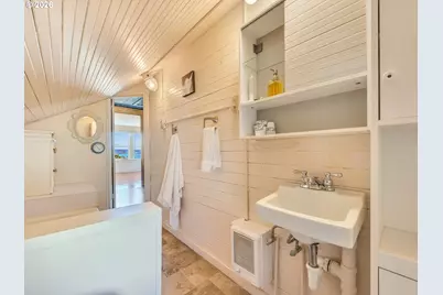 683 Florence Ave, Astoria, OR 97103 - Photo 36