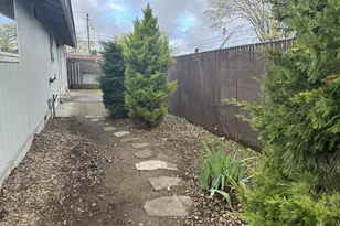 1435 5th St, Springfield, OR 97477 - Photo 10