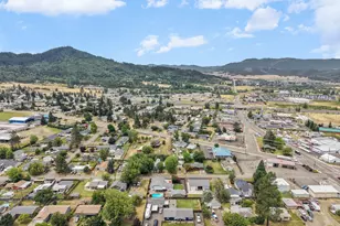164 Hawthorne St, Sutherlin, OR 97479 - Photo 38