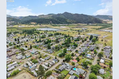 164 Hawthorne St, Sutherlin, OR 97479 - Photo 42