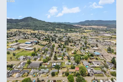 164 Hawthorne St, Sutherlin, OR 97479 - Photo 40