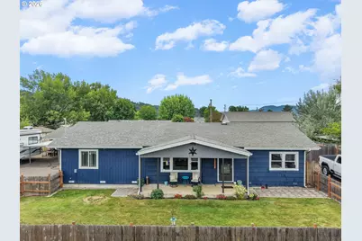 164 Hawthorne St, Sutherlin, OR 97479 - Photo 1