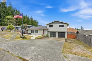 2220 Maine Ct, North Bend, OR 97459 - Photo 1