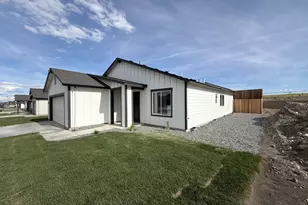 596 Arthur St, Umatilla, OR 97882 - Photo 2