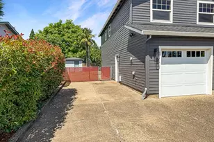 1040 SW Tall Oaks Dr, McMinnville, OR 97128 - Photo 4