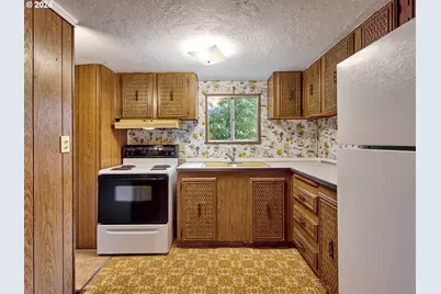 22069 Erica Dr, Aurora, OR 97002 - Photo 6