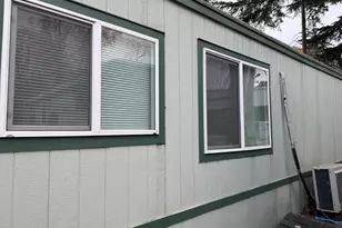 7409 SE 82nd Ave, Portland, OR 97266 - Photo 2