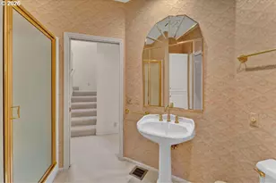 2574 W 28th Ave, Eugene, OR 97405 - Photo 16