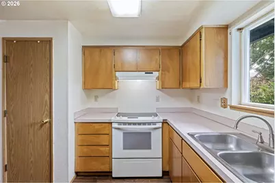 1436 S Grove Lane Ct, Sutherlin, OR 97479 - Photo 12
