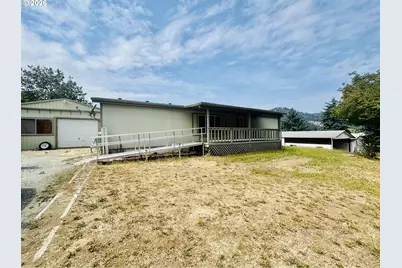131 Allan St, Myrtle Creek, OR 97457 - Photo 2
