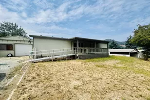 131 Allan St, Myrtle Creek, OR 97457 - Photo 2