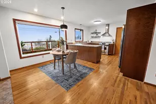 410 Pleasant Ave, Astoria, OR 97103 - Photo 10