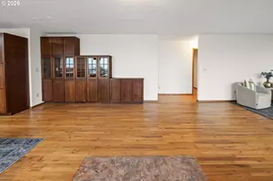 410 Pleasant Ave, Astoria, OR 97103 - Photo 4