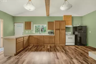 824 W Central Ave, Gates, OR 97346 - Photo 32