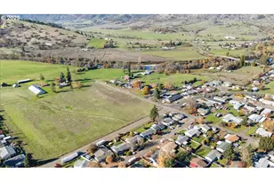 315 Columbia Loop Rd, Roseburg, OR 97471 - Photo 2