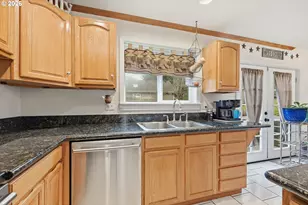 6842 Jessica Dr, Springfield, OR 97478 - Photo 10