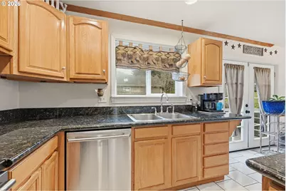 6842 Jessica Dr, Springfield, OR 97478 - Photo 10