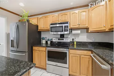 6842 Jessica Dr, Springfield, OR 97478 - Photo 8