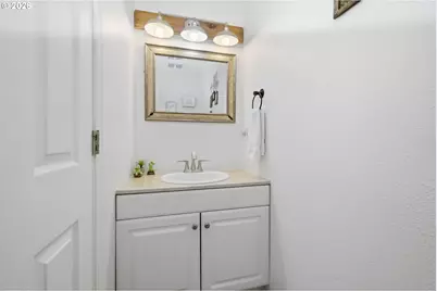 6842 Jessica Dr, Springfield, OR 97478 - Photo 14