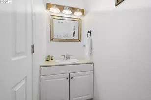 6842 Jessica Dr, Springfield, OR 97478 - Photo 12
