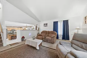 6842 Jessica Dr, Springfield, OR 97478 - Photo 6