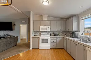 201 Heavenly Ct, Sutherlin, OR 97479 - Photo 10