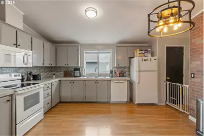 201 Heavenly Ct, Sutherlin, OR 97479 - Photo 12