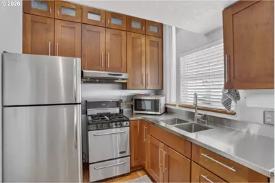 19609 NE Marine Dr #D5, Portland, OR 97230 - Photo 10