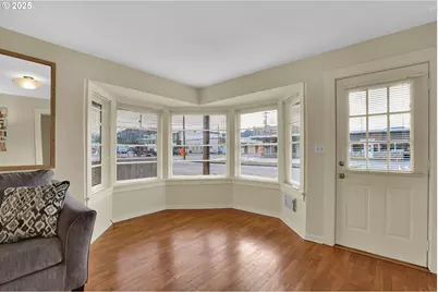 728 E Whiteaker Ave, Cottage Grove, OR 97424 - Photo 6